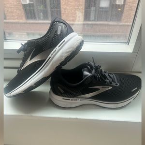 Brooks Ghost 14. Women’s size 9